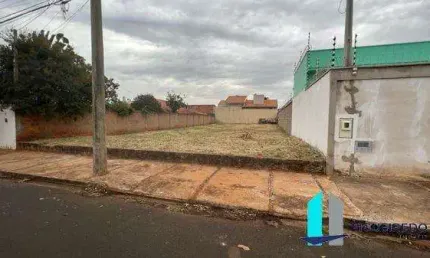 Terreno à venda na Avenida Adayl Ramalho de Mendonça, 1, Cidade Jardim, Araraquara