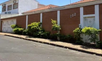 Casa para Venda em Araraquara, Centro, 4 dormitórios, 1 suíte, 6 banheiros, 4 vagas