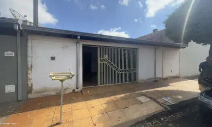 Casa para Venda em Motuca, Centro, 2 dormitórios, 1 banheiro, 2 vagas