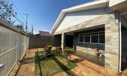Casa para Venda em Araraquara, Vila Suconasa, 4 dormitórios, 2 suítes, 2 banheiros, 5 vagas