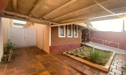 Casa para Venda em Araraquara, Jardim Almeida, 3 dormitórios, 1 suíte, 2 banheiros, 2 vagas