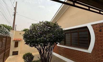 Casa para Venda em Araraquara, Vila Xavier (Vila Xavier), 2 dormitórios, 1 banheiro, 2 vagas