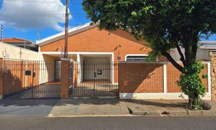 Casa para Locação em Araraquara, Vila Xavier (Vila Xavier), 2 dormitórios, 1 banheiro, 2 vagas