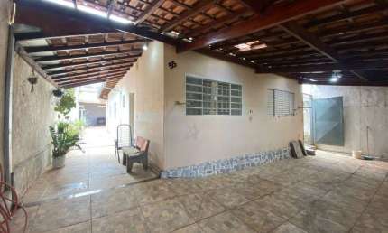 Casa para Venda em Araraquara, Jardim Roberto Selmi Dei, 4 dormitórios, 2 banheiros, 2 vagas