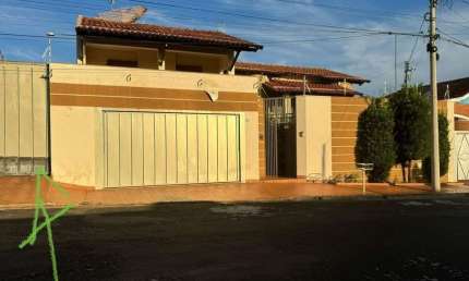 Casa para Venda em Américo Brasiliense, Centro, 3 dormitórios, 1 suíte, 3 banheiros, 4 vagas