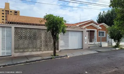 Casa à venda na Avenida Djalma Dutra, 611, Centro, Araraquara