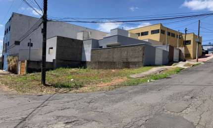 Terreno à venda na Praça Adelino Cassemiro da Silva, S/N, Loteamento Parque do Estado, Mogi Guaçu por R$ 126.000