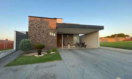 Casa em condomínio fechado com 3 quartos à venda na P29P+VQ, Jardim Califórnia, Estiva Gerbi por R$ 930.000
