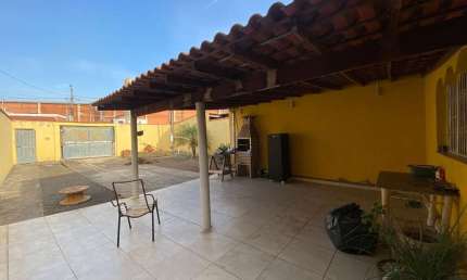 Casa com 3 quartos à venda na Rua Seis de Janeiro, S/N, Vila Santa Luzia, Mogi Mirim por R$ 230.000