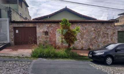 Casa com 03 quartos à venda Bairro Alvoredo, Contagem.