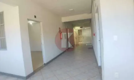 Sala comercial com banheiro social, localizada na rua dr. álvaro camargos - santa mônica
