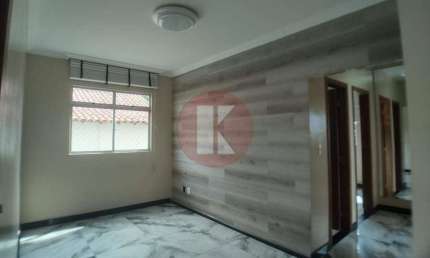 Apartamento de 03 quartos com armários no Santa Mônica