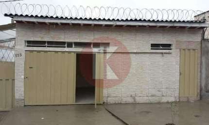 Casa de 02 quartos 01 vaga de garagem no Rio Branco