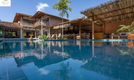 Impecável Casa à Venda em Trancoso-BA: 3 Quartos, 3 Suítes, 2 Salas, 5 Banheiros, 1 Vaga, 420m² de Área