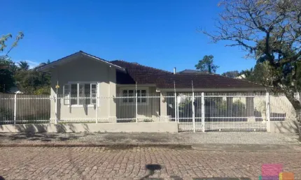 Casa com 3 quartos à venda na Rua Orleans, --, América, Joinville por R$ 2.250.000