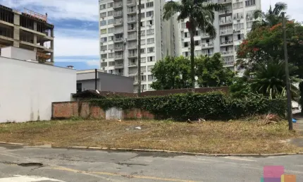 Terreno à venda na Rua Almirante Barroso, --, América, Joinville por R$ 735.000