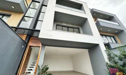 Casa com 3 quartos à venda na Rua Irani, --, Floresta, Joinville por R$ 858.000