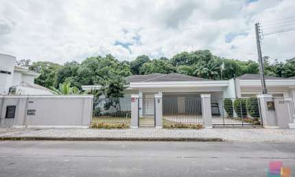 Casa com 4 quartos à venda na Rua Werner Brietzig, --, América, Joinville por R$ 1.790.000