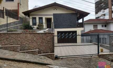 Casa com 3 quartos à venda na Servidão Emílio R. E. Reddin, --, Anita Garibaldi, Joinville por R$ 950.000