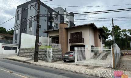 Casa com 3 quartos à venda na Rua Marajó, --, Atiradores, Joinville por R$ 1.200.000