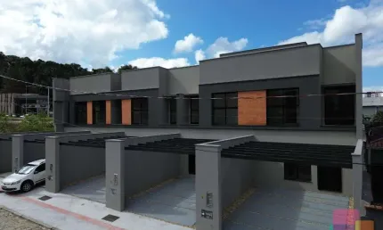 Casa com 3 quartos à venda na Guilherme Welter, --, Anita Garibaldi, Joinville por R$ 950.000