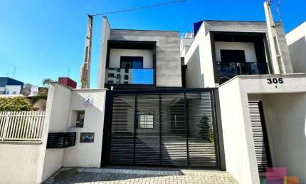 Casa com 3 quartos à venda na Rua Prefeito Aristídes Largura, --, América, Joinville por R$ 984.000