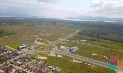 Terreno comercial à venda na Geralda Oliveira Luis, --, Paranaguamirim, Joinville por R$ 640.000