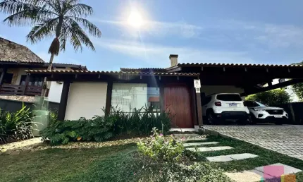 Casa com 3 quartos à venda na Rua São Carlos, --, Saguaçu, Joinville por R$ 1.999.000