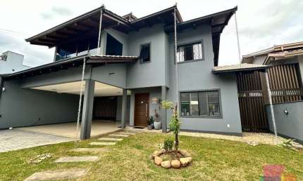 Casa com 5 quartos à venda na Rua Doutor Gerkes de Sellos Rocha, --, Santo Antônio, Joinville por R$ 1.450.000