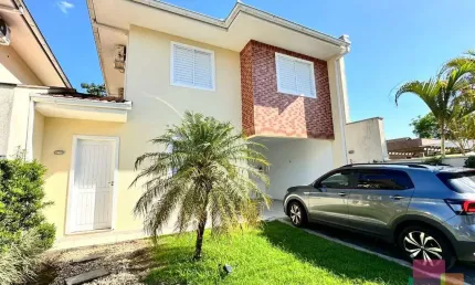 Casa em condomínio fechado com 3 quartos à venda na Rua Itajubá, --, Bom Retiro, Joinville por R$ 850.000