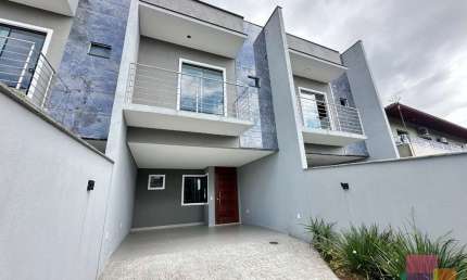 Casa com 3 quartos à venda na Rua Presidente Arthur Bernardes, --, Floresta, Joinville por R$ 630.000