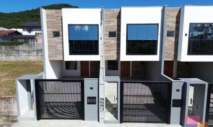 Casa com 3 quartos à venda na Rua Herval do Oeste, --, Saguaçu, Joinville por R$ 1.380.000