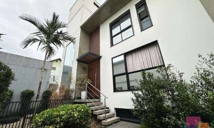 Casa em condomínio fechado com 3 quartos à venda na Rua Marechal Deodoro, --, América, Joinville por R$ 1.980.000