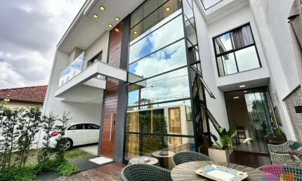 Casa com 3 quartos à venda na Rua Araquari, --, América, Joinville por R$ 1.950.000