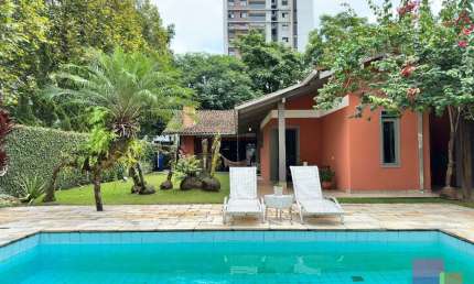 Casa com 3 quartos à venda na Rua Camboriú, --, Glória, Joinville por R$ 2.500.000