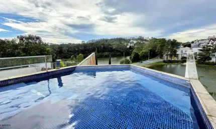 Luxuosa Mansão com 5 Suítes no Swiss Park - São Bernardo do Campo Residência exclusiva com 600m² de área, 4 vagas de garagem e área de lazer completa!