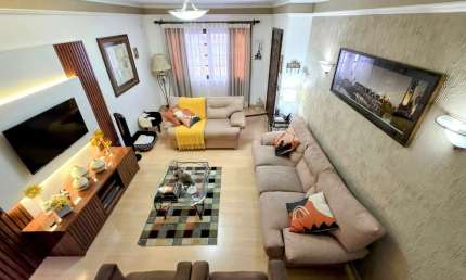 Casa à venda no Jardim Miranda D'aviz, Mauá-SP: 3 quartos, 1 suíte, 2 salas, 3 banheiros, 2 vagas, 114,70 m². Adquira já!