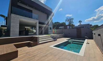 CASA BUTTERFLY com 04 dormitorios em condominio fechado em Atibaia