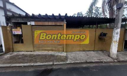 OPORTUNIDADE - IMÓVEL DE 250M² COM 03 CASAS E SALÃO NO TERRENO.