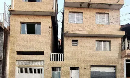 EXCELENTE IMÓVEL PARA RENDA COM 06 CASAS NO TERRENO