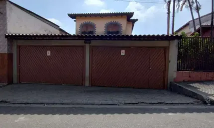 EXCELENTE SOBRADO - COM PISCINA - TERRENO 300.00 M²