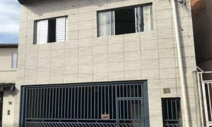 SOBRADO EM TERRENO COM FRENTE PARA 2 RUAS - LOCALIZADO NA VILA SILVIÂNIA