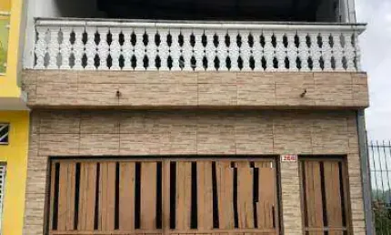 CASA DE 03 DORMITÓRIOS NO PQ. JANDAIA, EXCELENTE ACABAMENTO