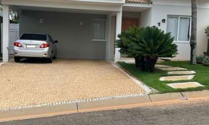 Casa de condomínio para venda com 250 metros quadrados com 3 quartos