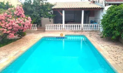 Casa para venda na Vila Souto com 3 quartos sendo 1 suíte, 4 vagas de garagem