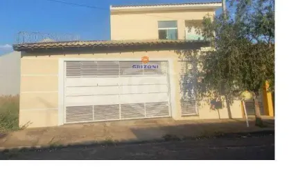 Casa para venda no Alto Paraiso 3 quartos sendo 1 suíte, 1 sala, área de serviço, 2 vagas de garagem