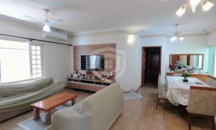 Excelente casa para venda no Alto Paraiso com 3 quartos sendo 1 suíte, piscina, 2 vagas de garagem