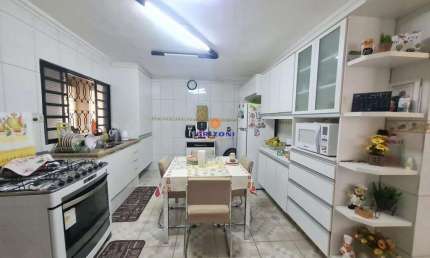 CASA SANTA EDWIRGES | 2 QUARTOS | 1 SALA | 3 VAGAS | BAURU