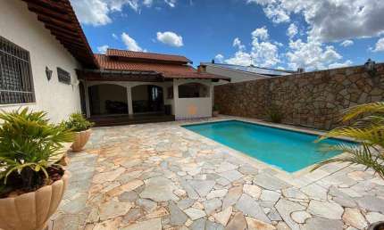 CASA JARDIM ESTORIL 2 | 5 QUARTOS | 2 SUÍTES | 4 SALAS | 4 VAGAS
