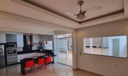 CASA USO MISTO RESIDENCIAL E COMERCIAL | 3 QUARTOS SENDO 1 SUÍTE | 4 SALAS | 3 VAGAS